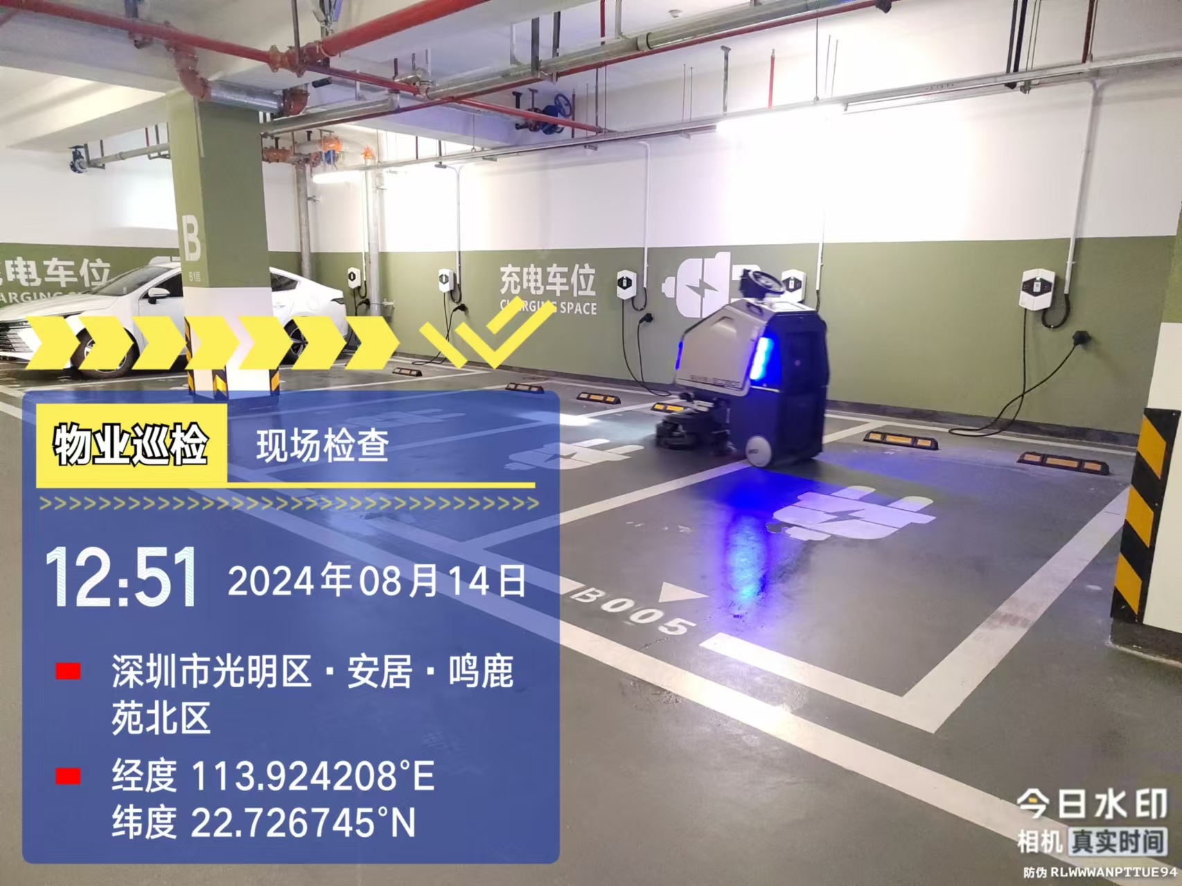 玉龍環保深圳安居鳴鹿苑項目引進機器人清潔現場