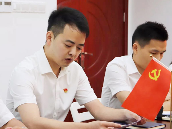 黨支部書記王源