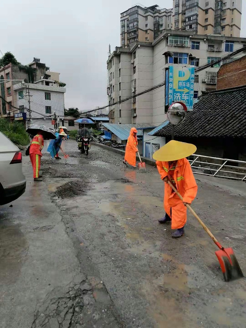 玉龍人緊急清淤保暢通-玉龍環保