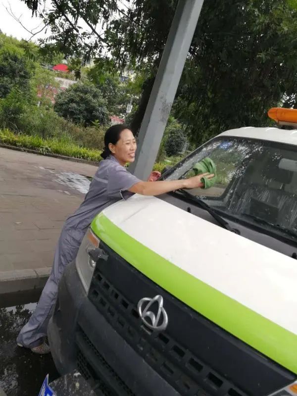 1環衛工人-路俊霞