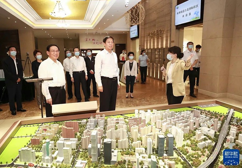 栗戰書：按照法律確立的減量化資源化無害化原則抓好固體廢物污染防治工作1
